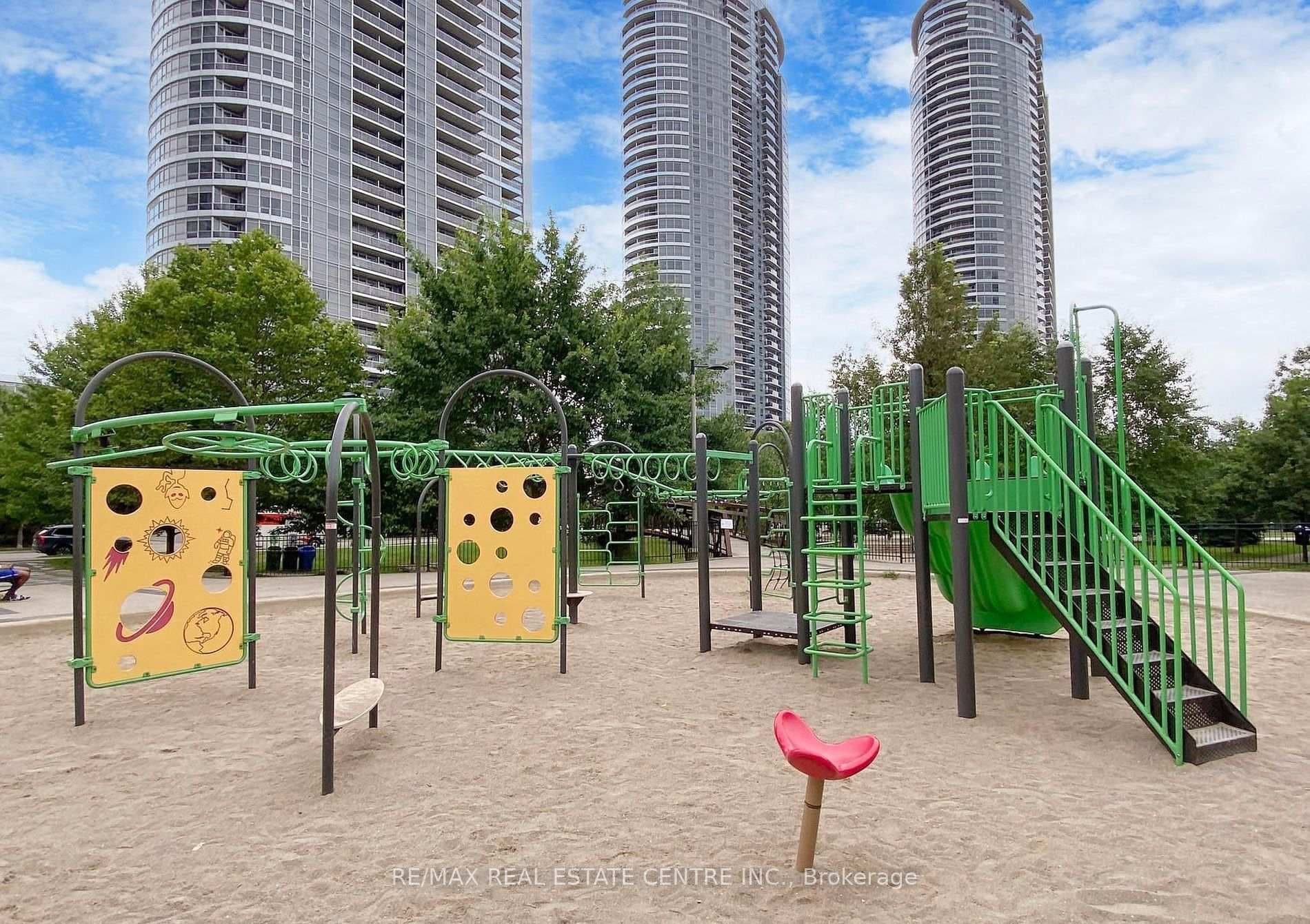 2219- 181 Village Green Sq. ,Toronto