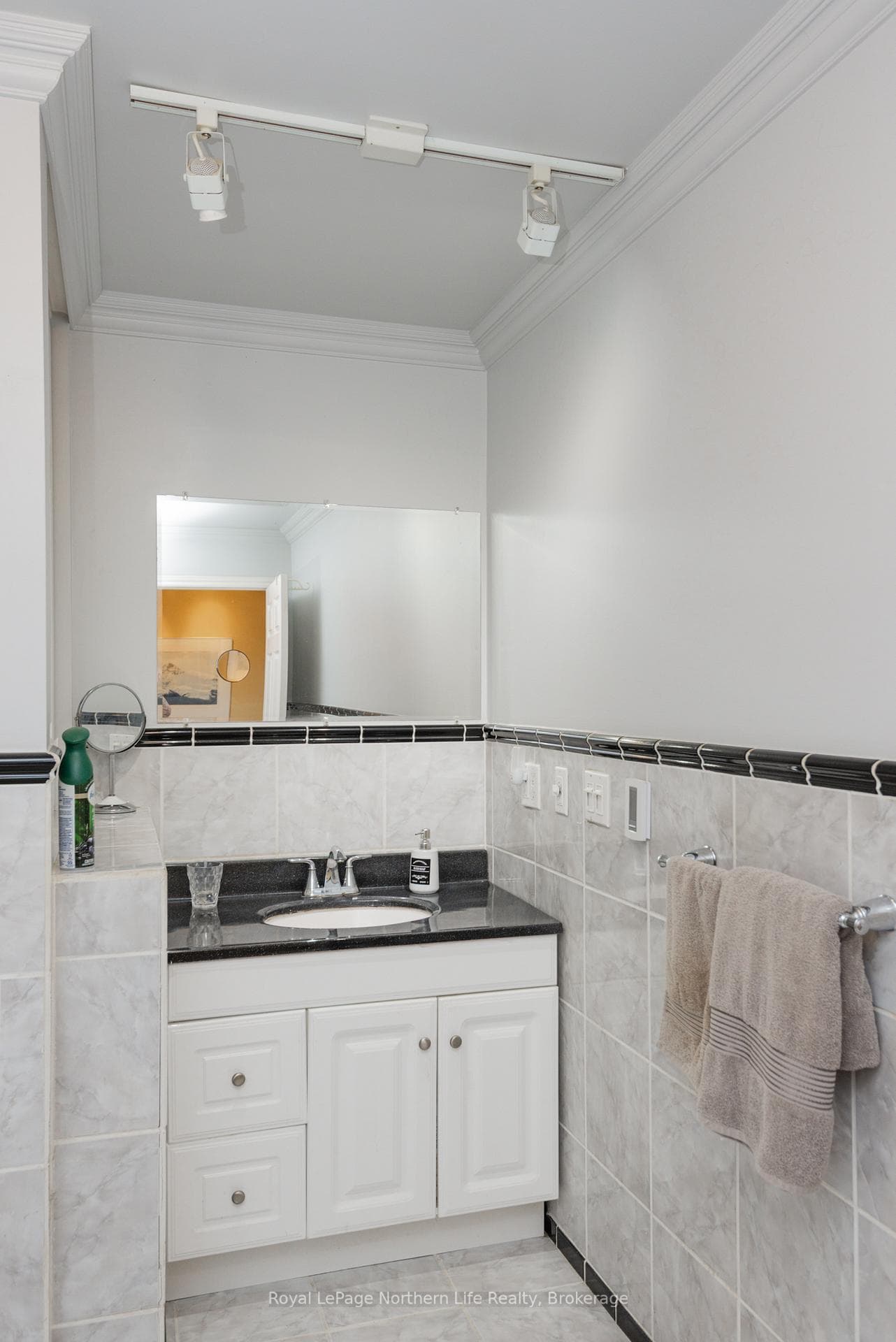 809 CAMERON Road photo 33
