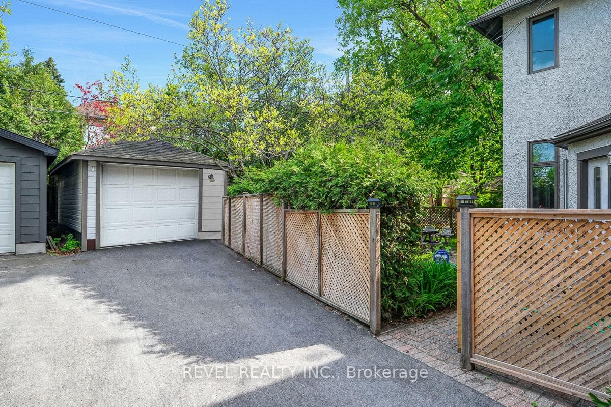320 CLEMOW Avenue photo 30