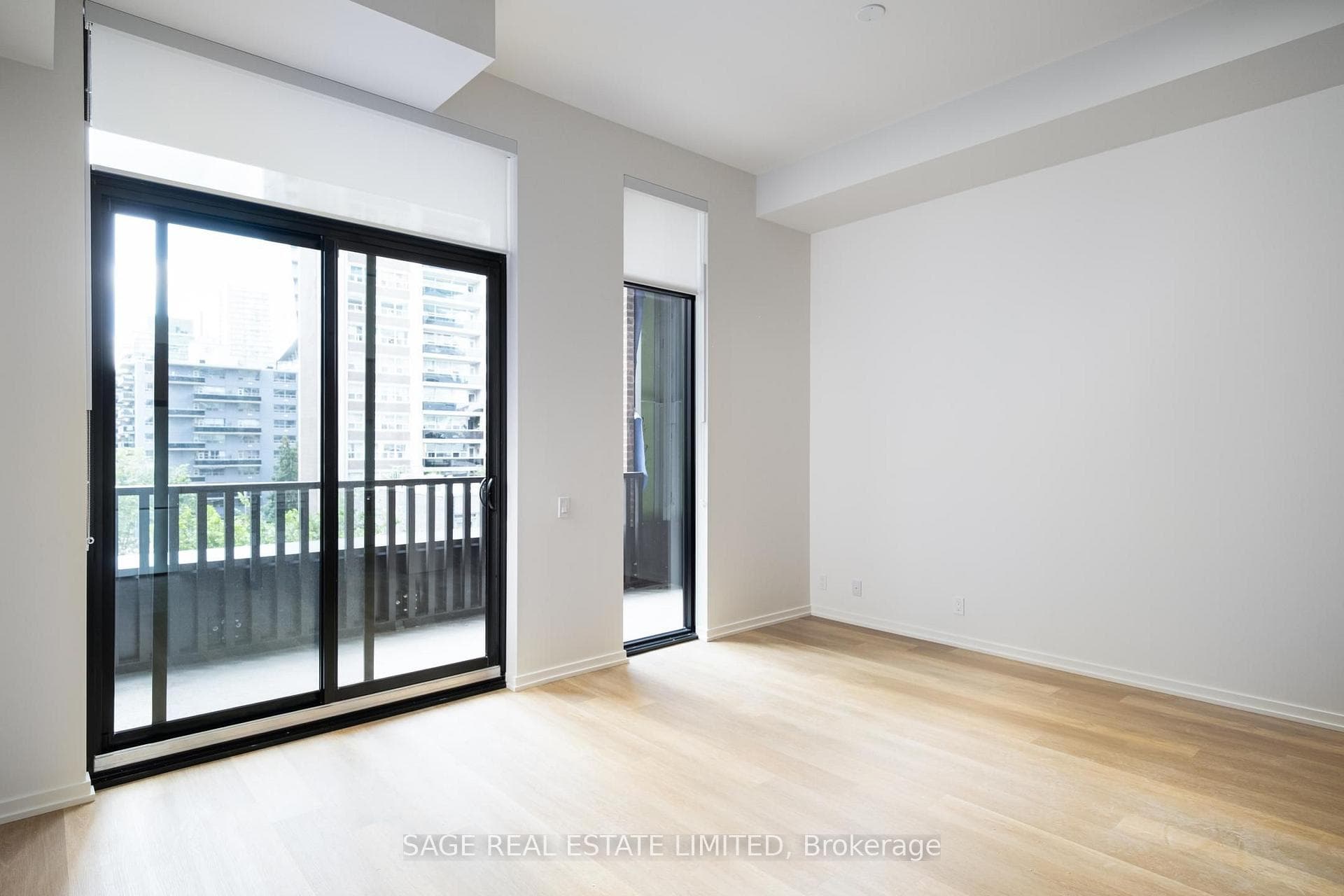 109 Erskine Avenue Unit 612 photo 7