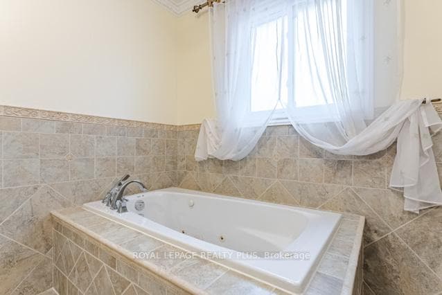 4622 Bismark Crescent photo 30