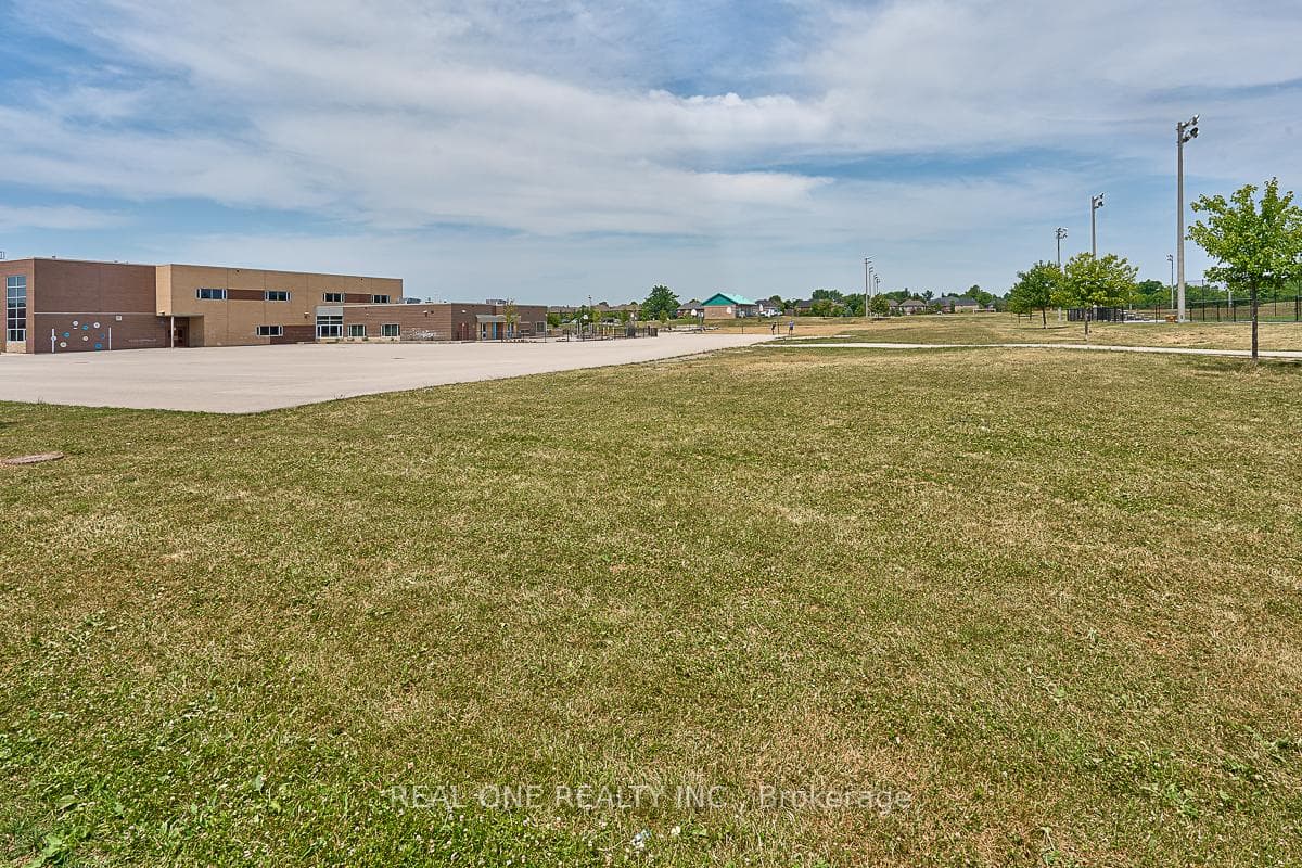 5881 Blue Spruce Avenue photo 31