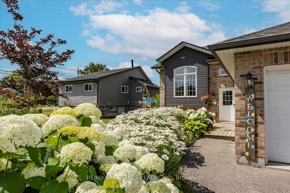770 Sheppard Avenue photo 2