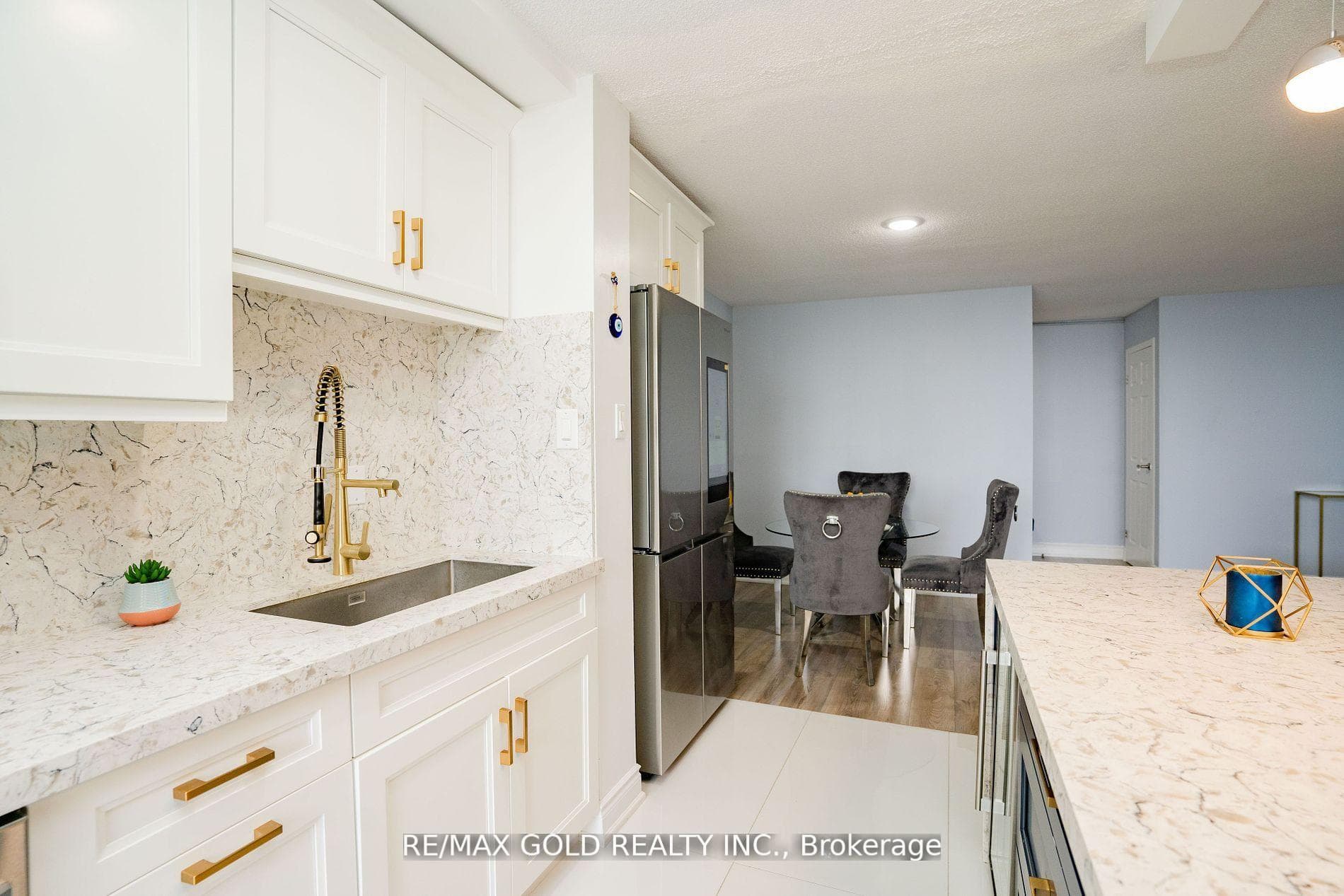 18 Knightsbridge Road Unit 1211 photo 12