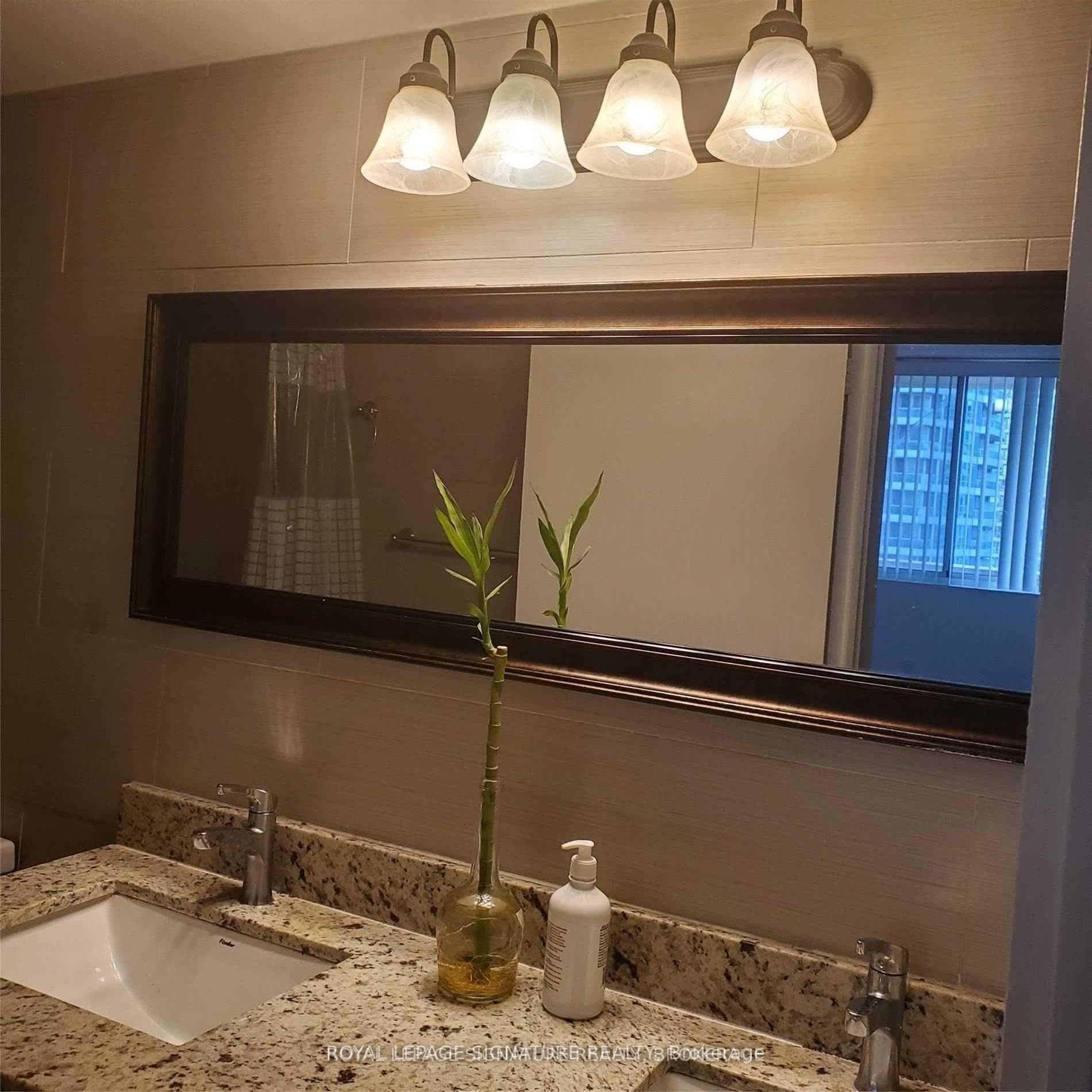 3590 Kaneff Crescent Unit 1407 photo 13