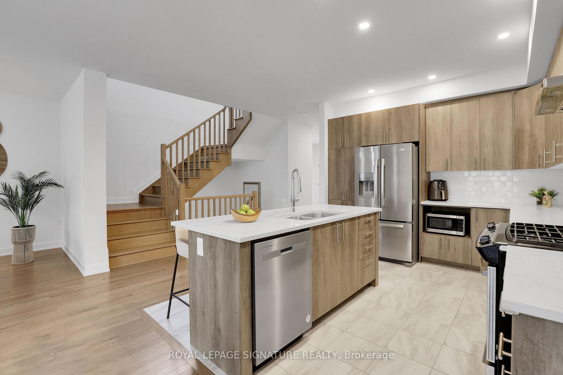 1041 Hydrangea Avenue photo 17