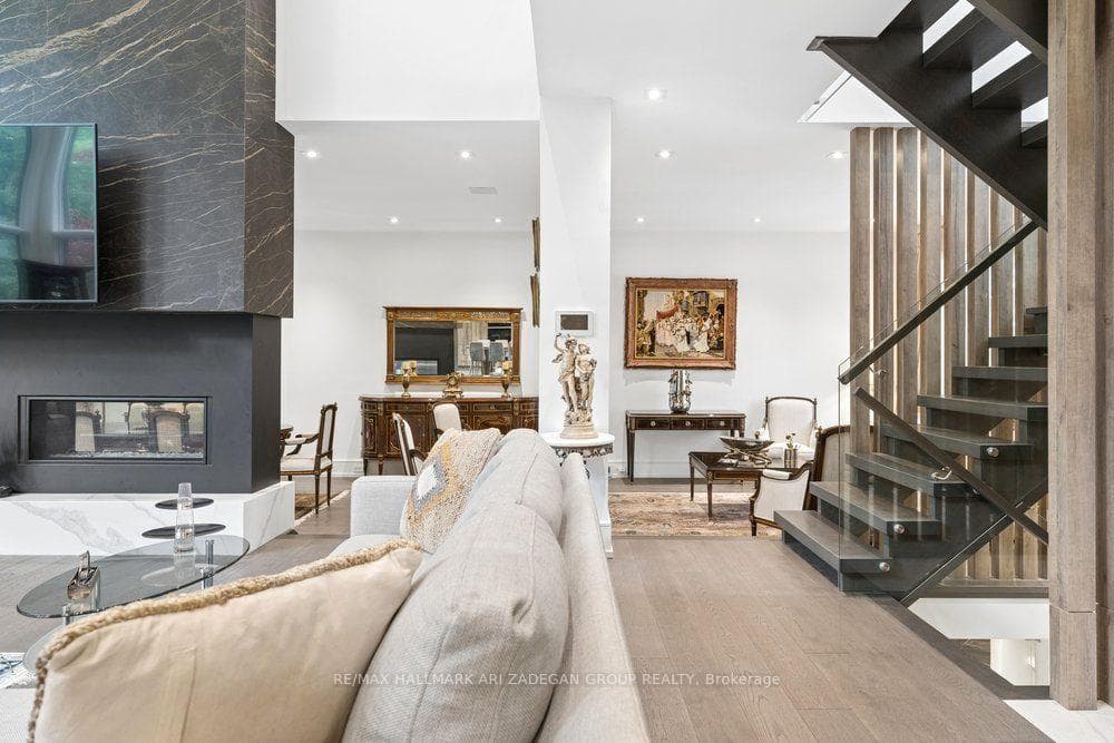 150 Sandringham Drive Unit . photo 24