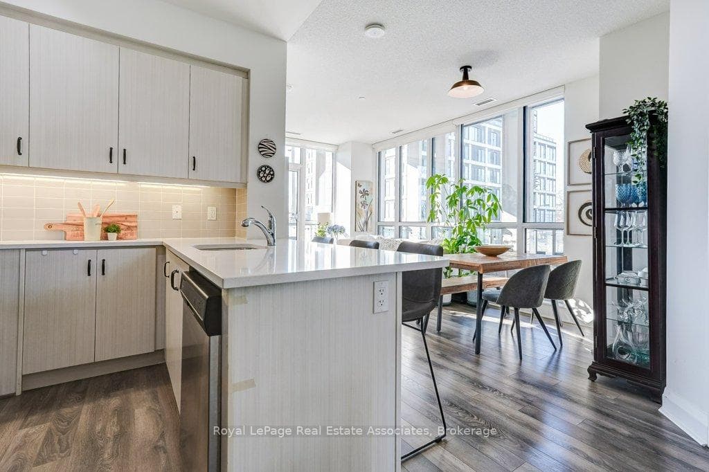 Corner unit