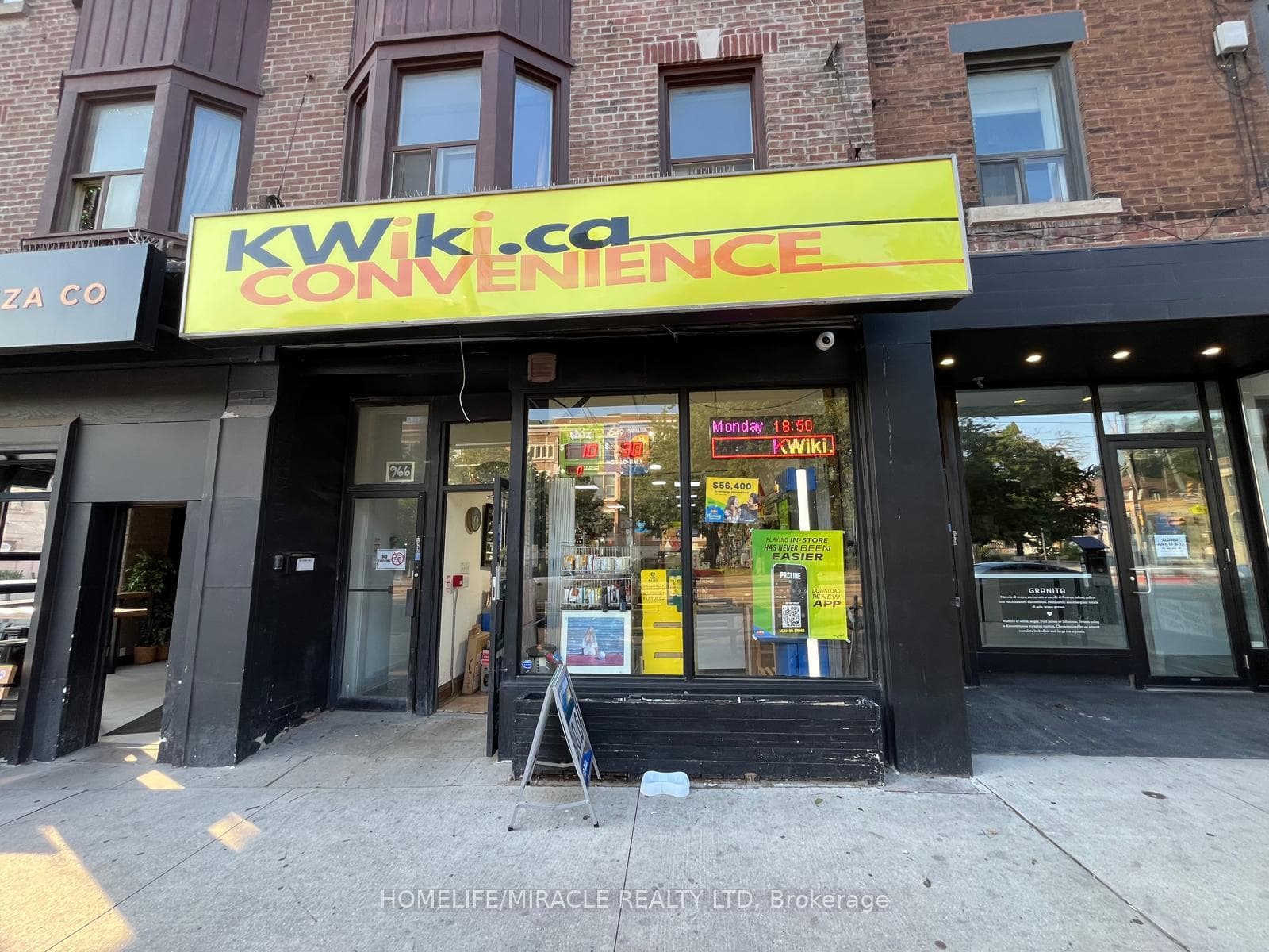 966 St Clair Ave W Avenue photo 1