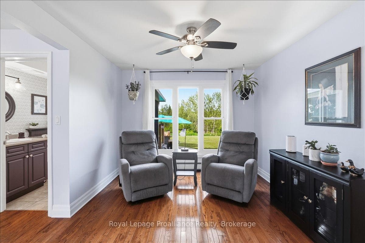 229 Henry Street photo 20