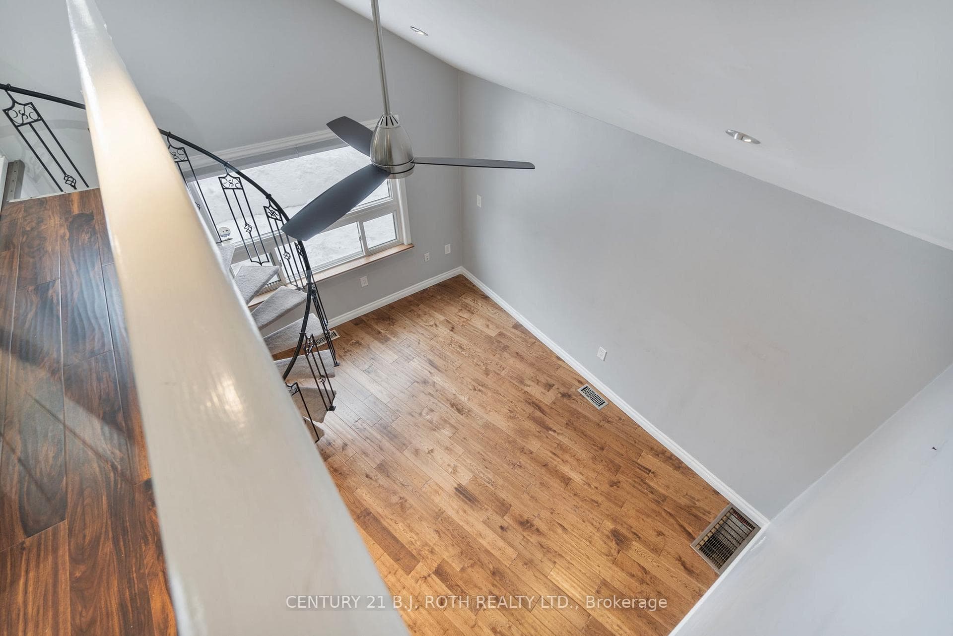 376 Barrie Road photo 29