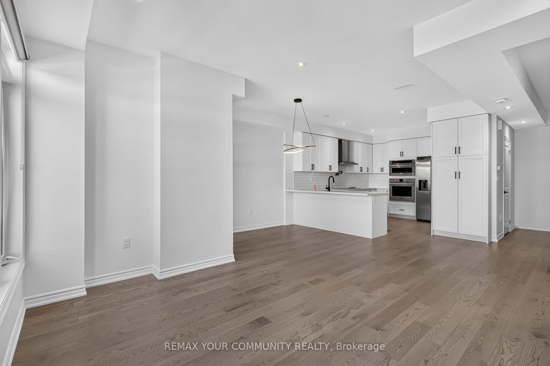 92 Holyrood Crescent photo 5
