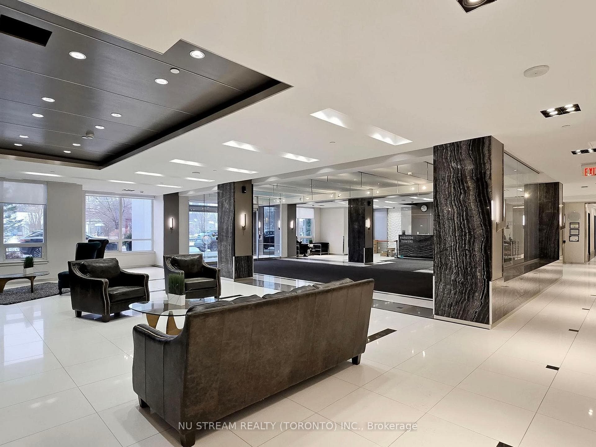 7167 Yonge Street Unit PH201 photo 4
