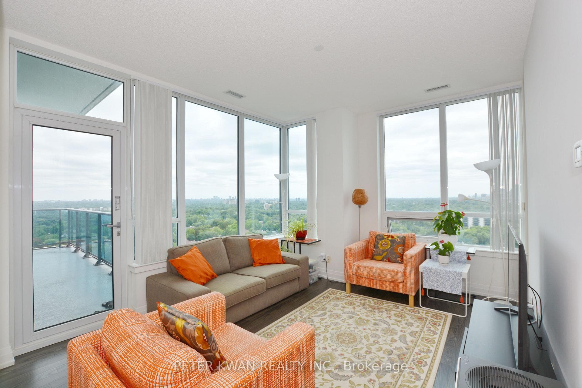 7167 Yonge Street Unit PH03 photo 1