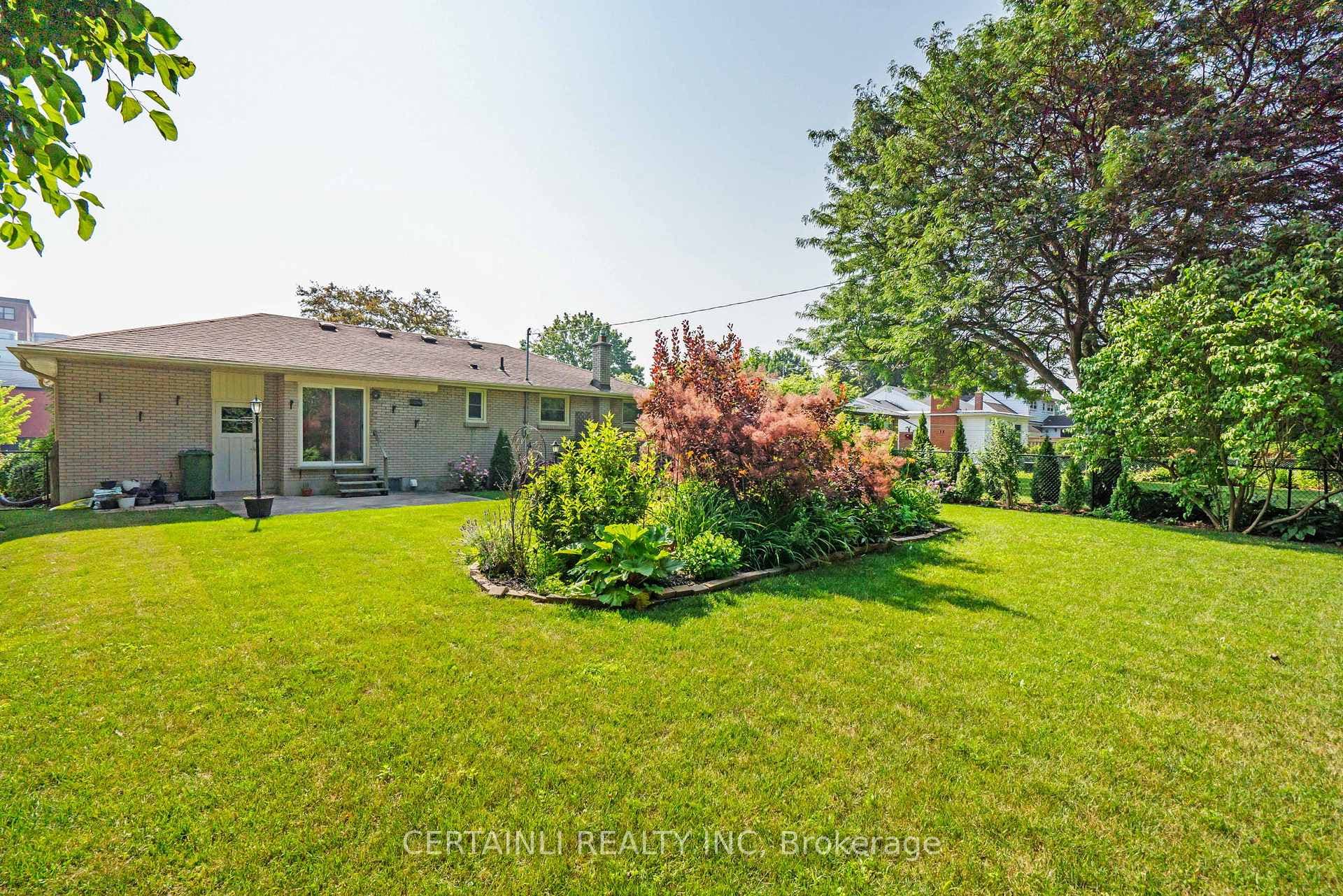15 Hepburn Avenue photo 27