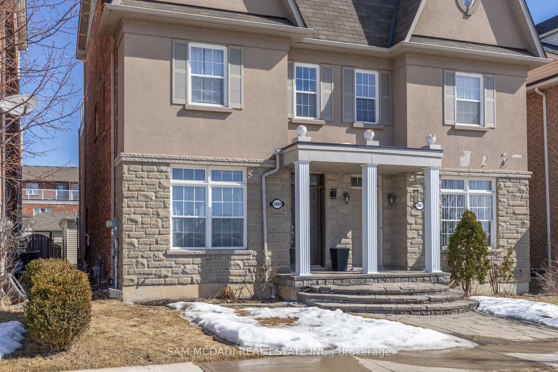 5489 Festival Drive photo 2