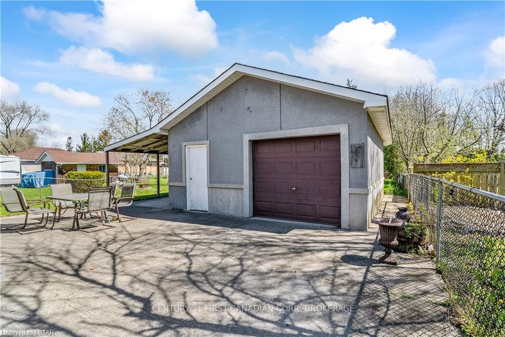 332 BELFIELD Street photo 38