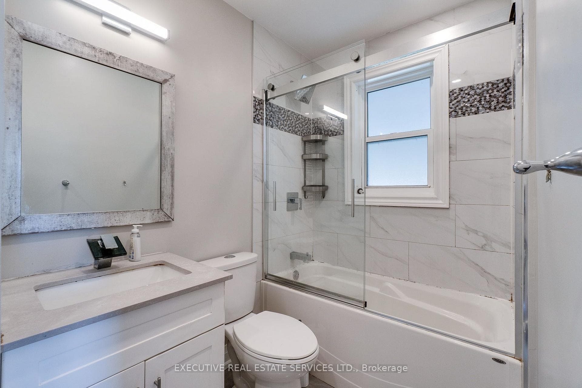 213 East 32nd Street photo 31