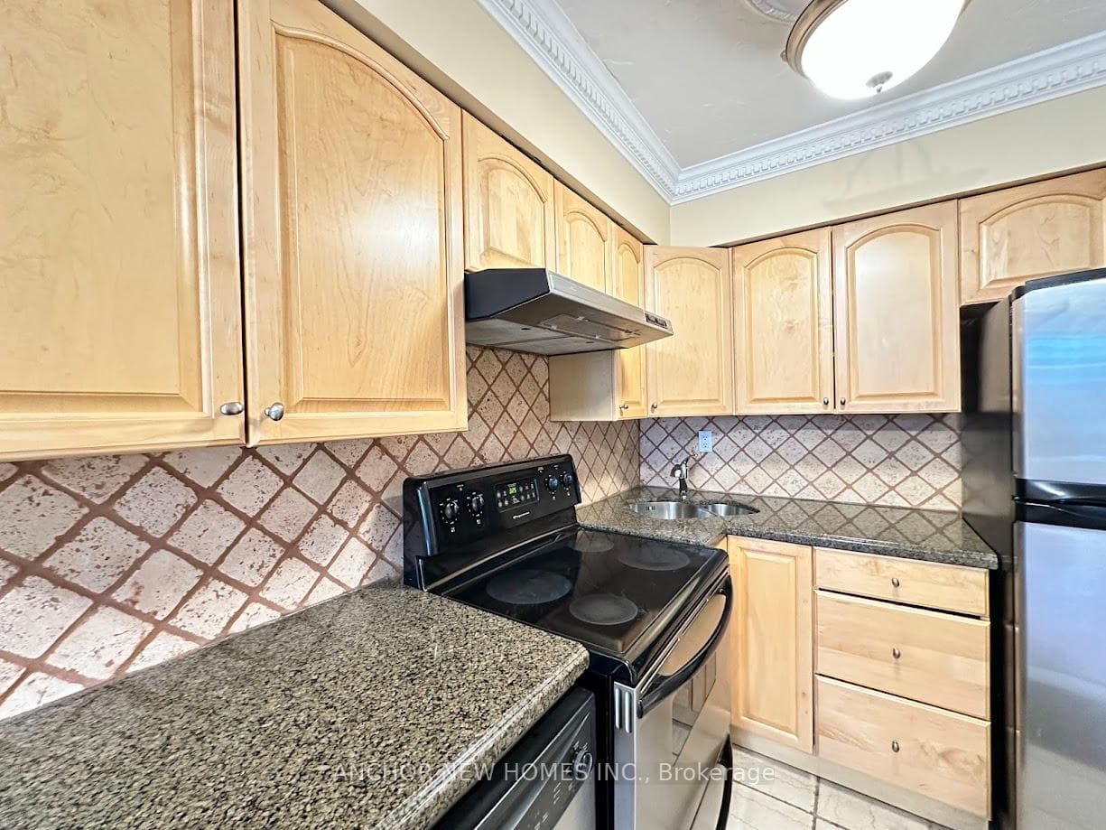 633 Bay Street Unit 2122 photo 19