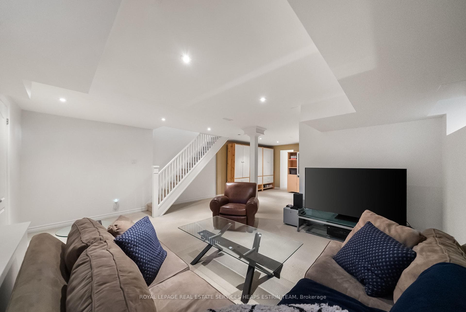 307 Belsize Drive photo 30