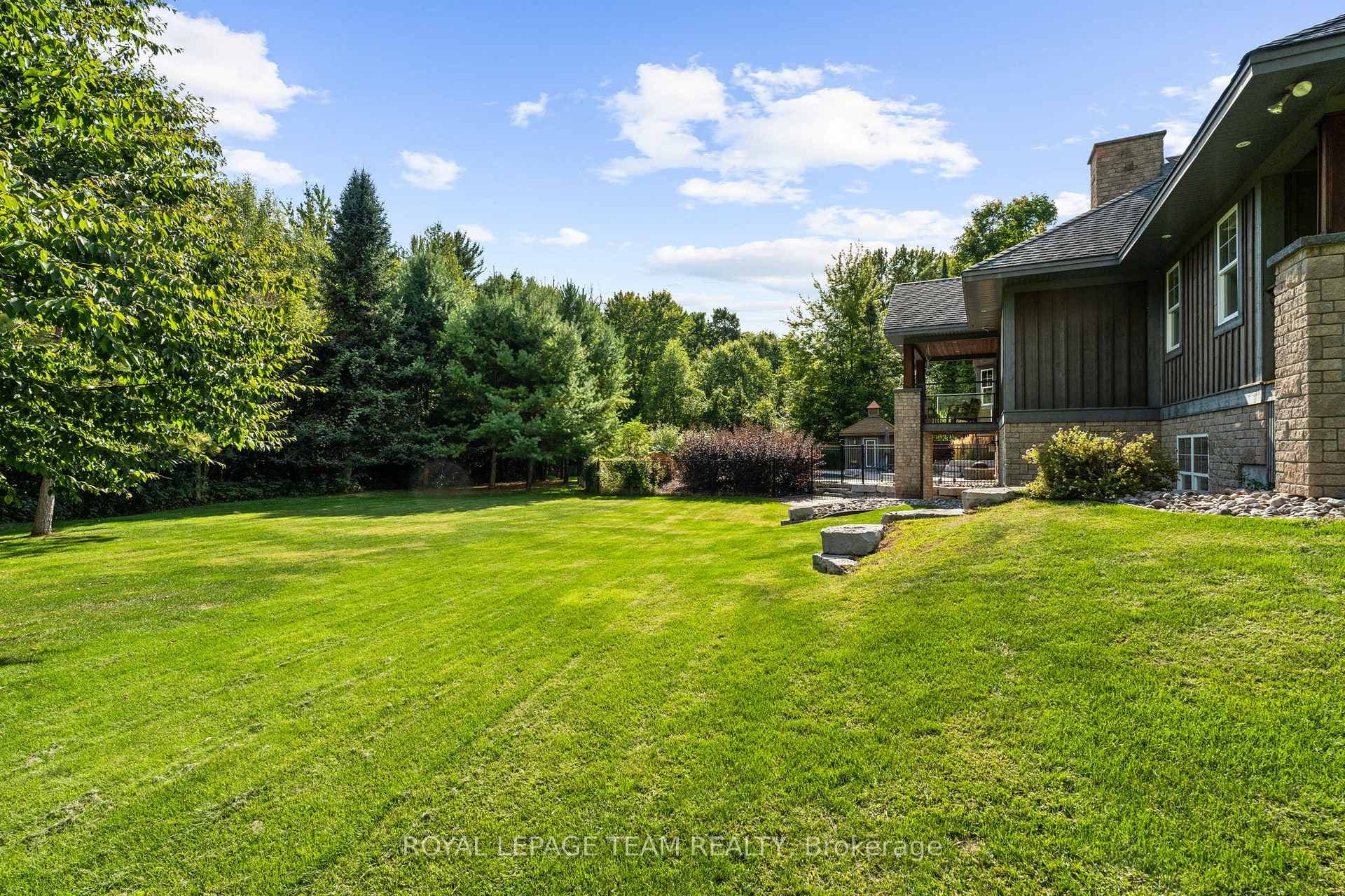 1560 Maley Lane photo 38