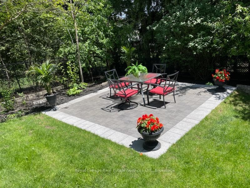 184 Dundas Street photo 35