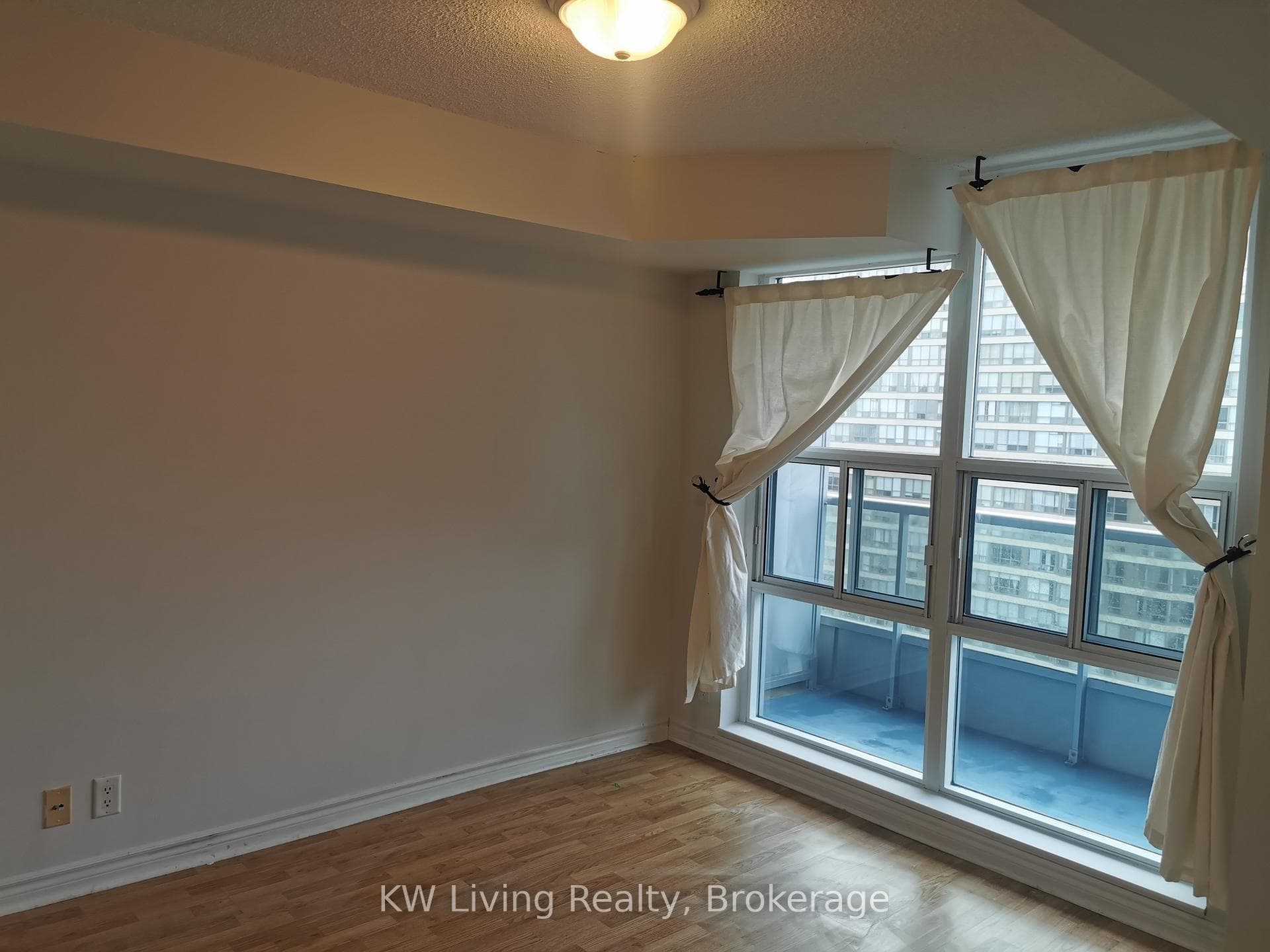 1 Elm Drive Unit 1707 photo 5