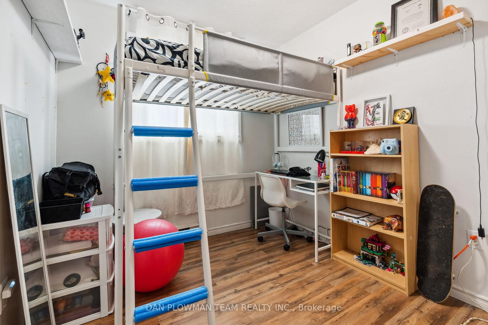 200 Willis Avenue photo 12
