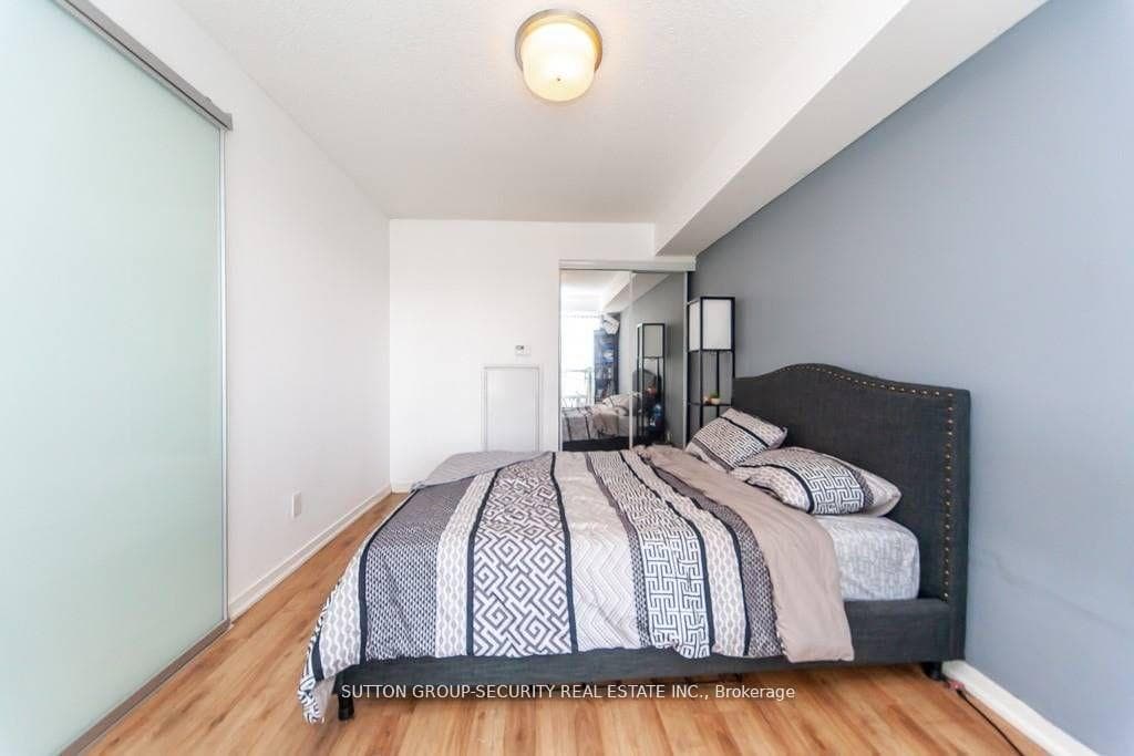 38 Joe Shuster Way Unit 610 photo 12