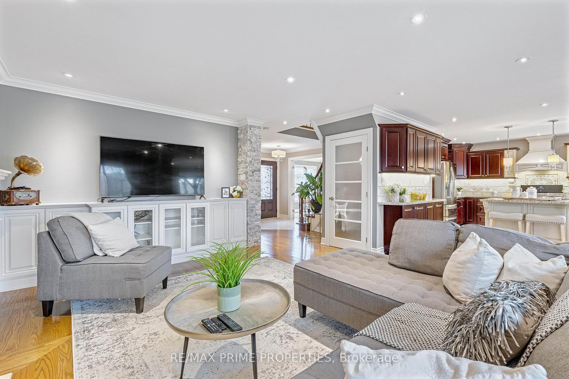 116 De Rose Avenue photo 8