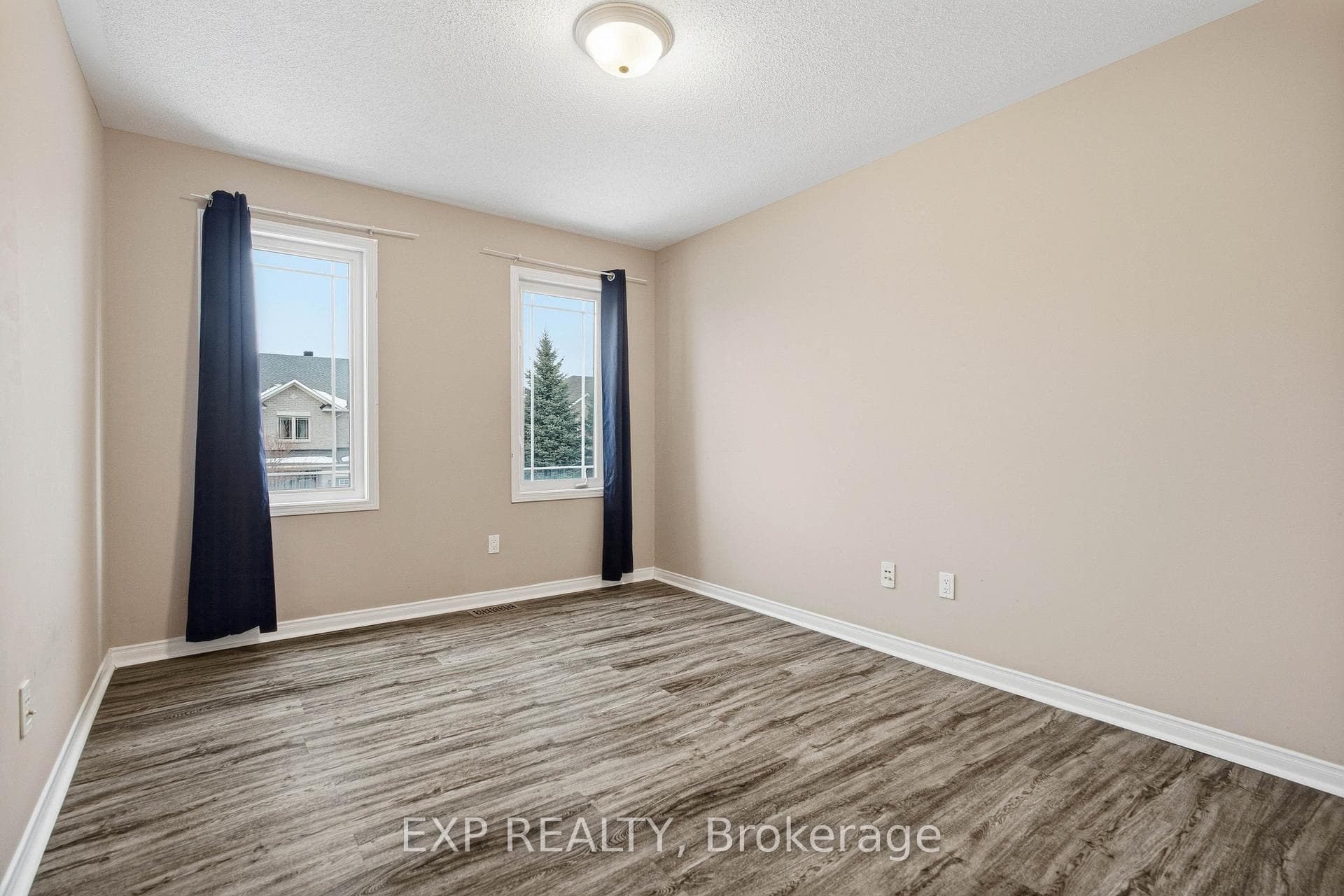 705 Regiment Avenue photo 28