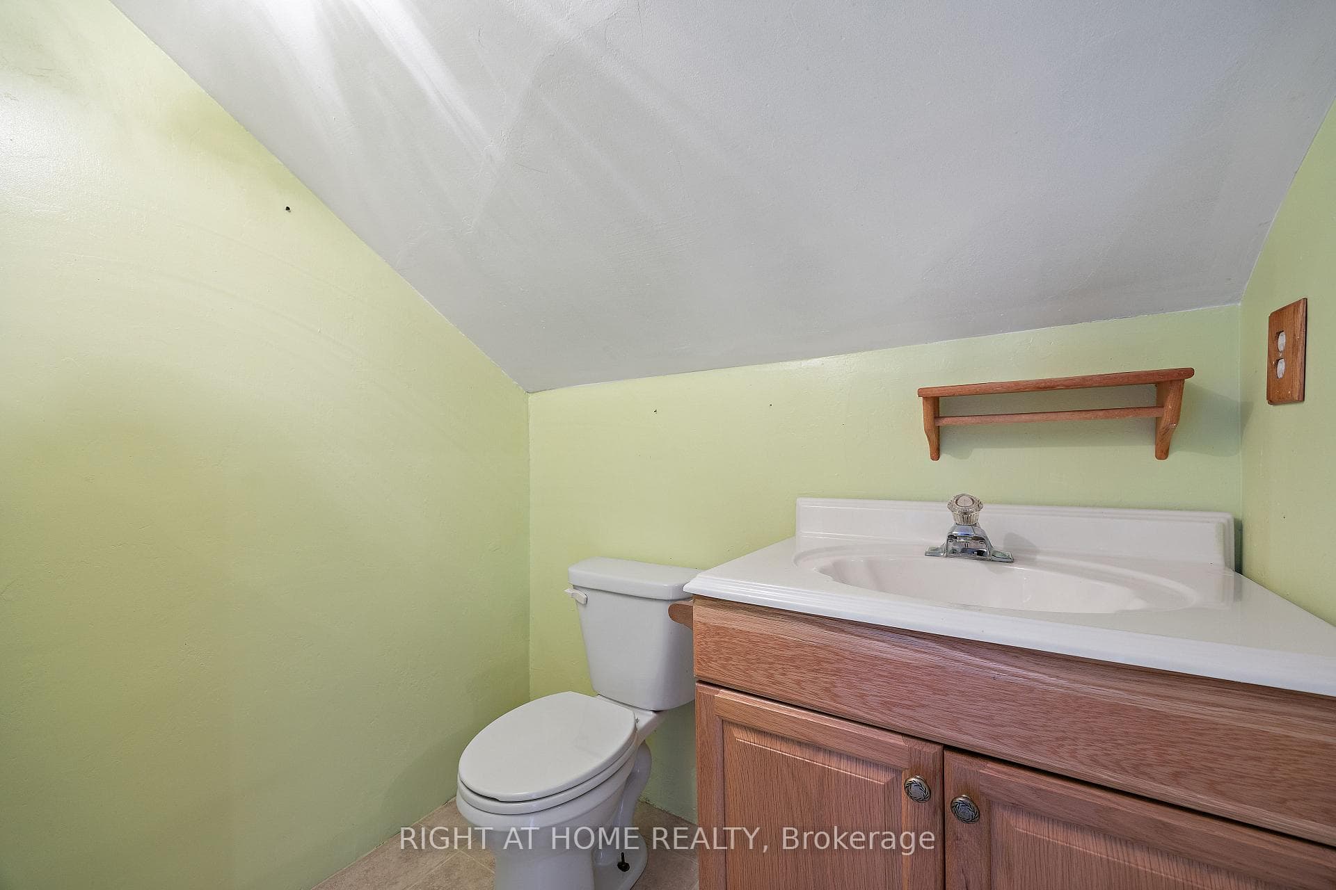 221 Samuelson Street photo 22