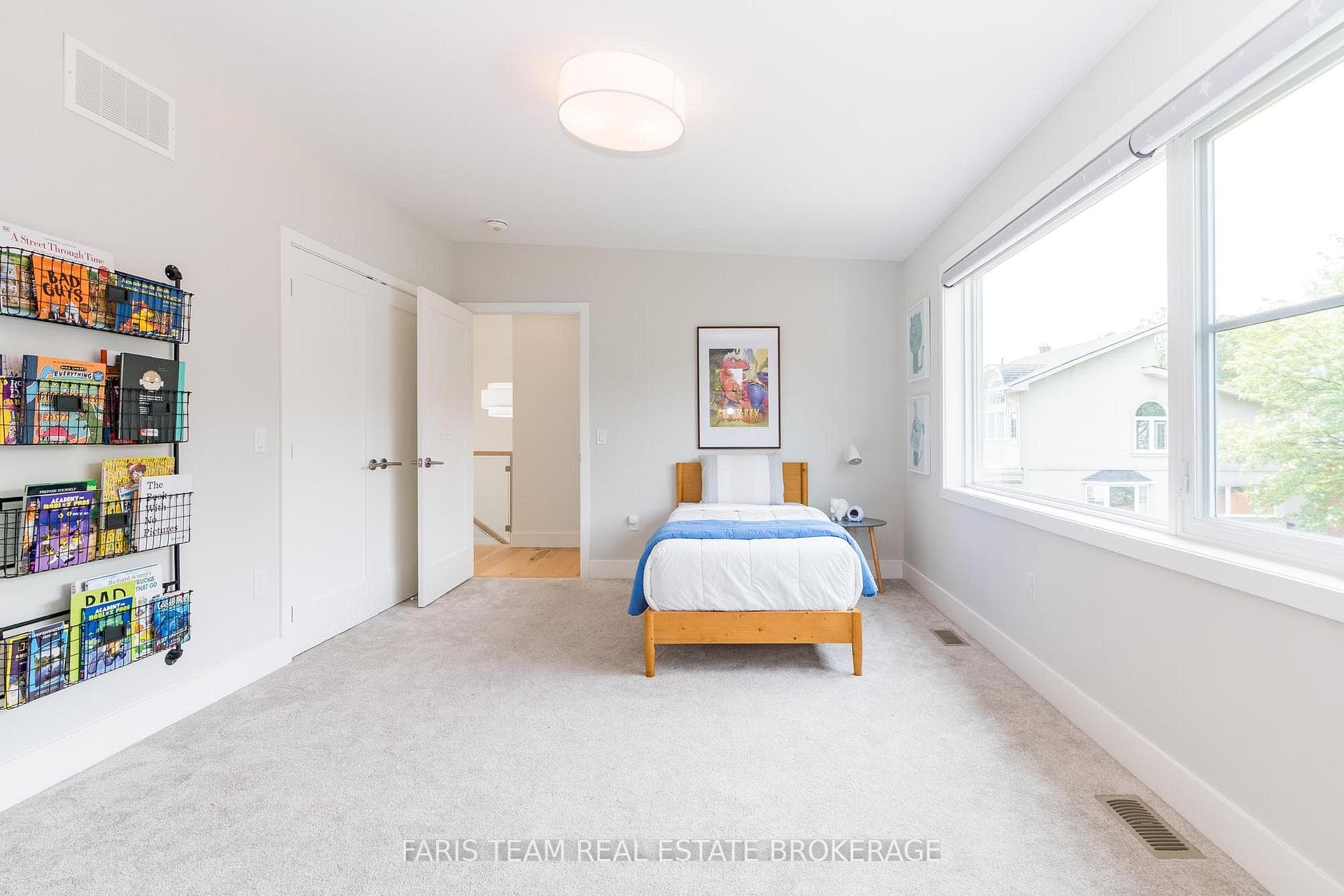 202 Kempenfelt Drive photo 27