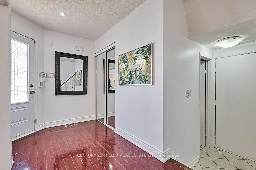 7 Tipton Crescent photo 3