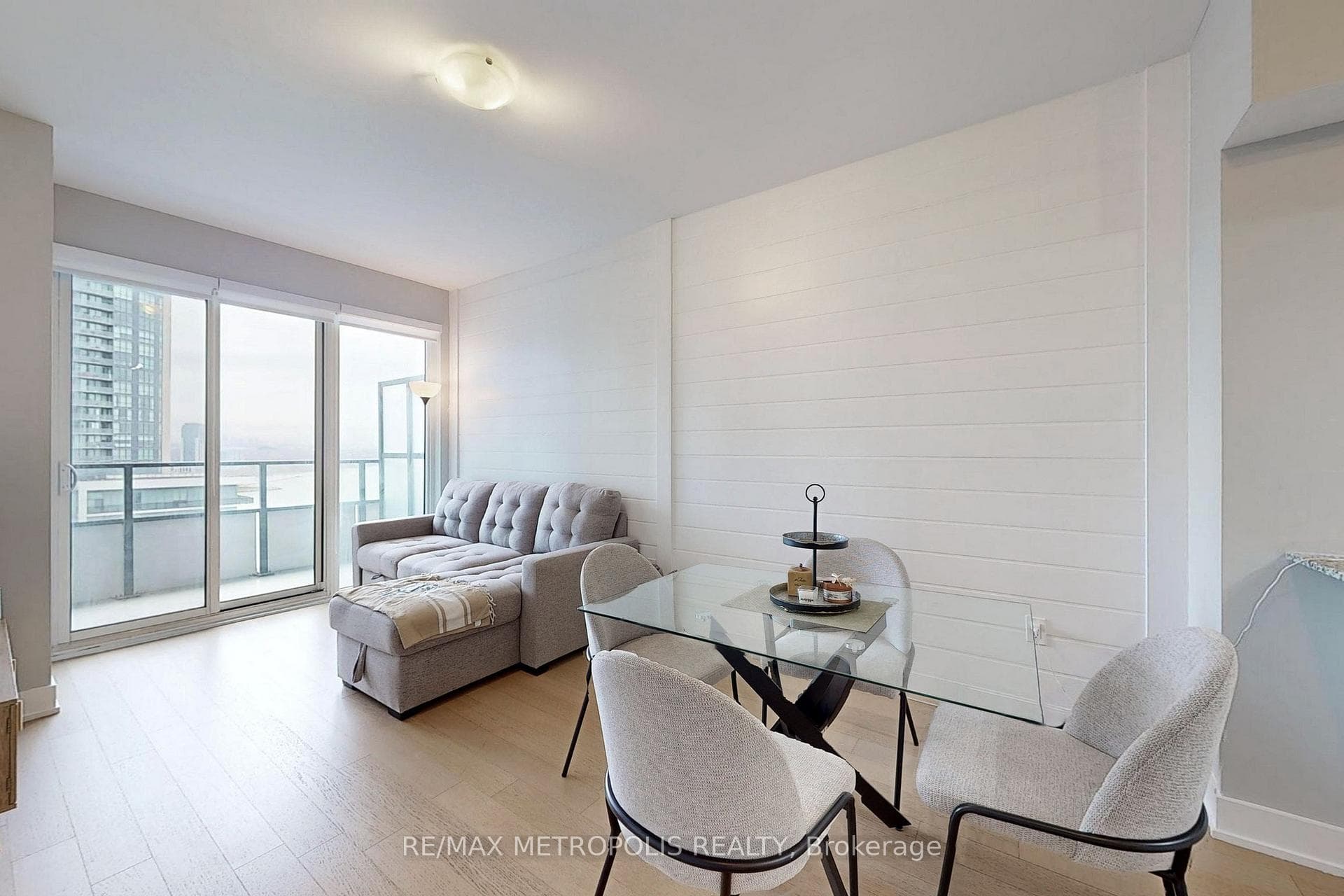 20 Shore Breeze Drive Unit 1905 photo 11