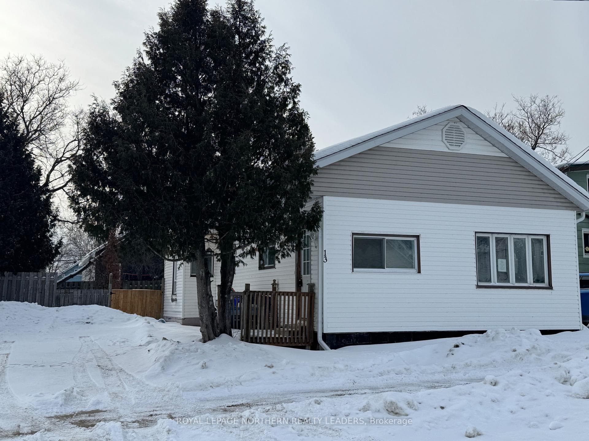 13 Bloor Avenue photo 1