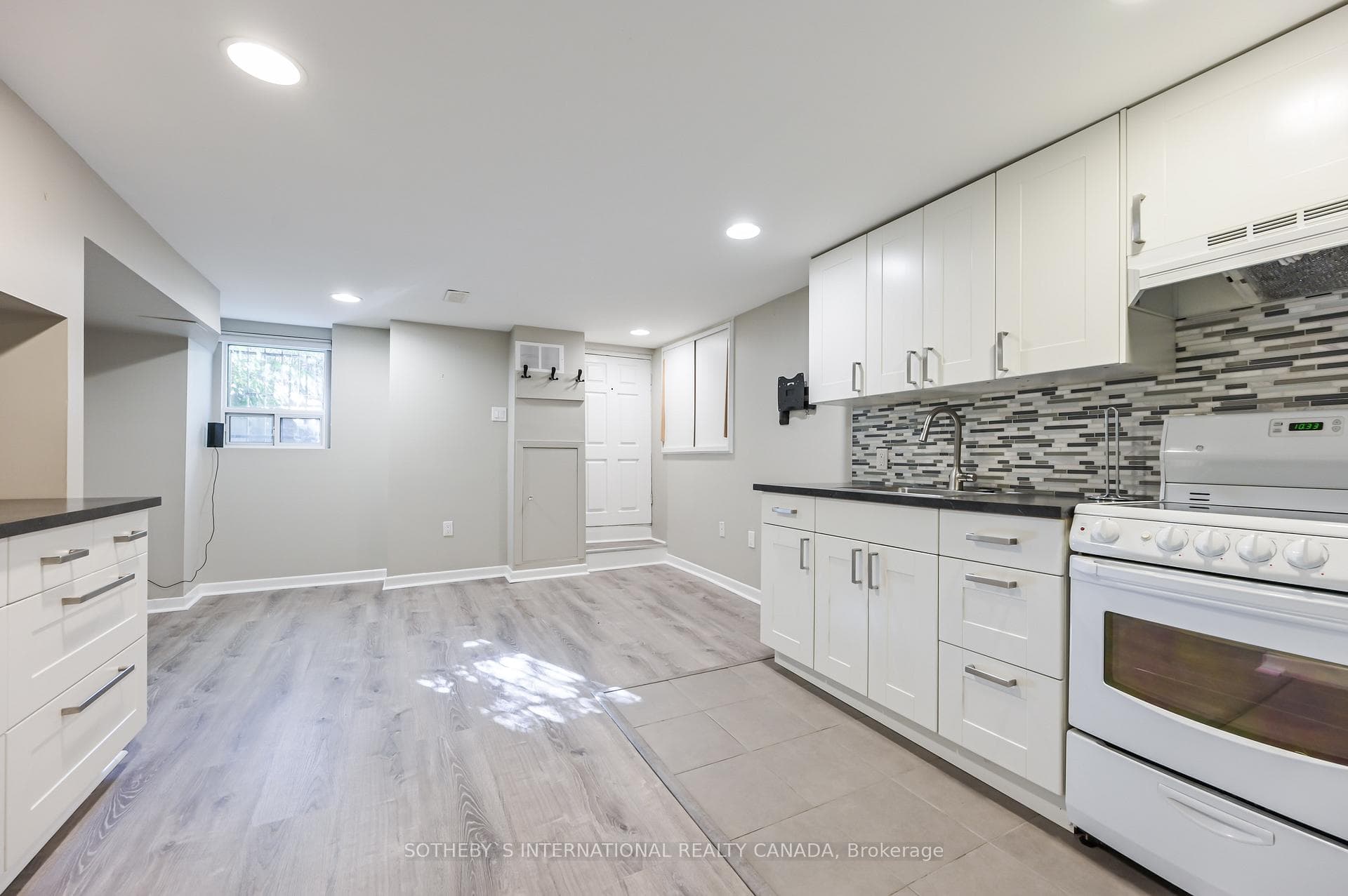 76 McGill Street photo 31