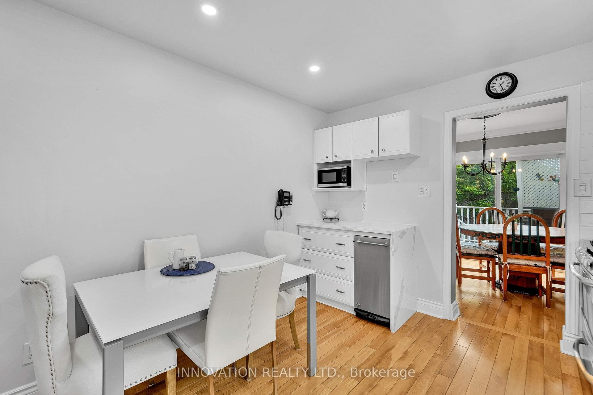 Eating area in kitchen