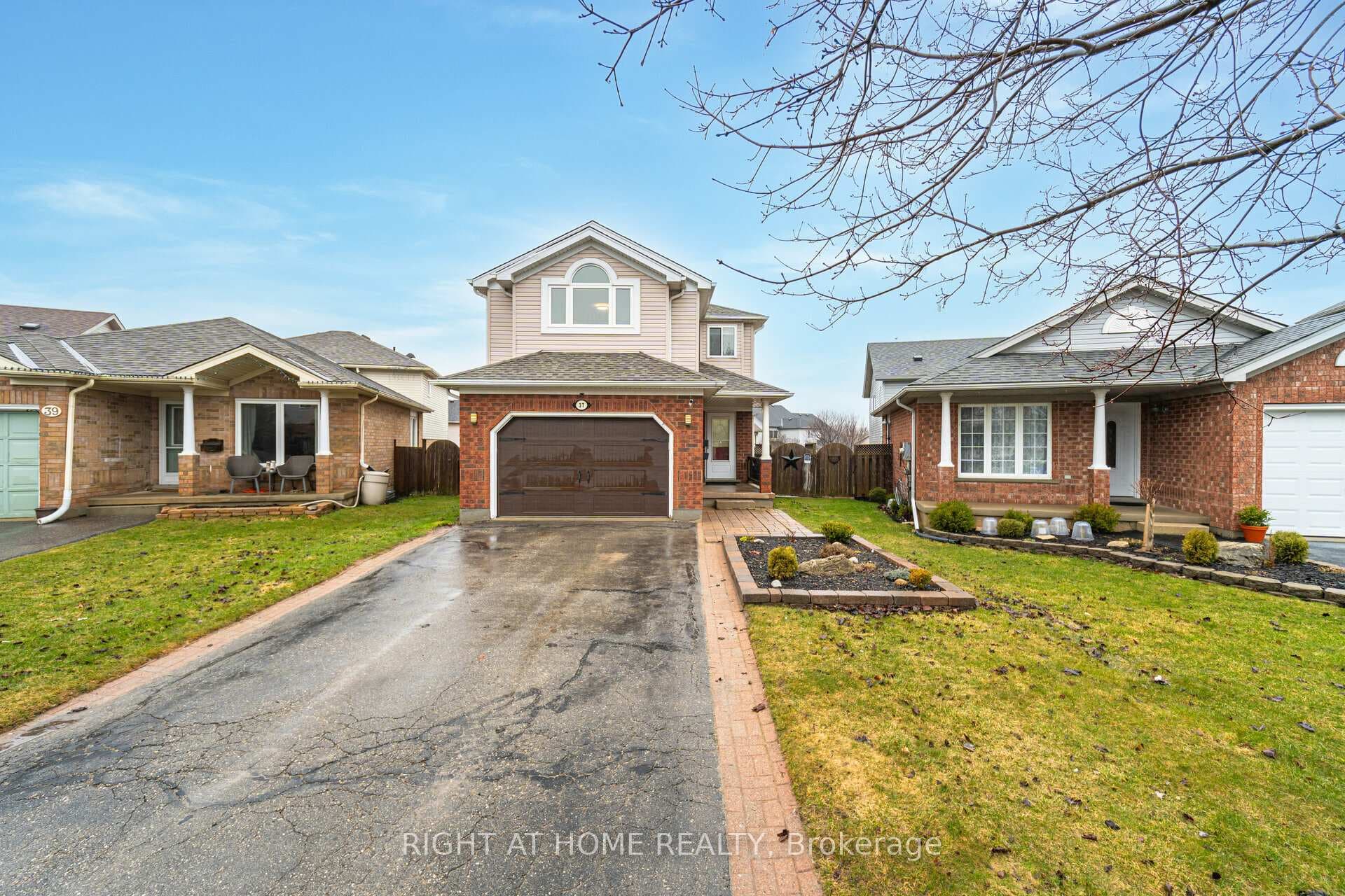 37 Biscayne Crescent photo 2