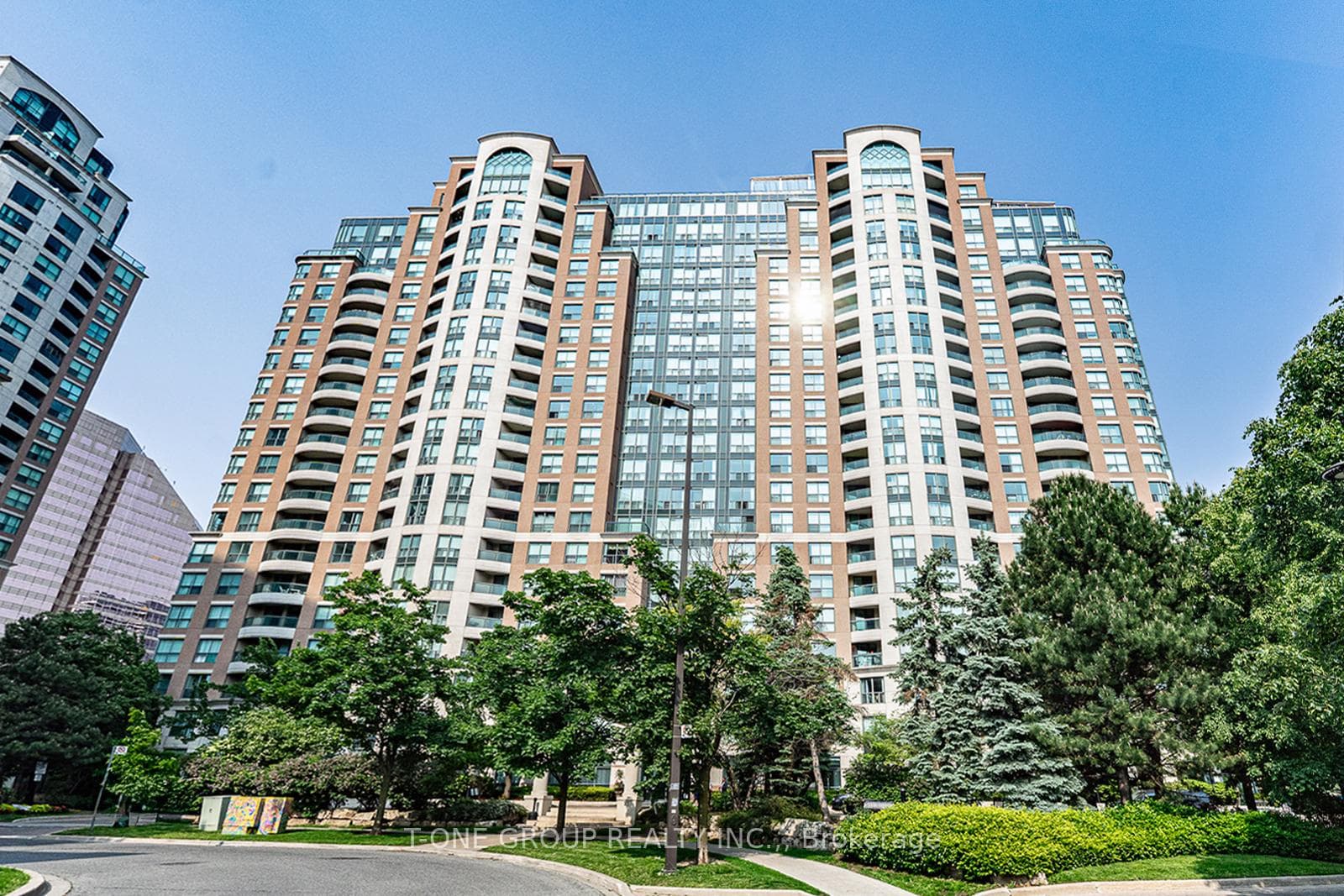 23 Lorraine Drive Unit LPH10 photo 4