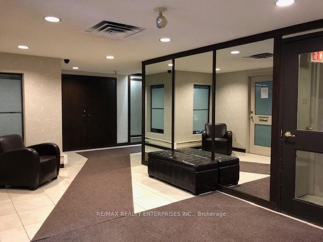 19 Dundonald Street Unit 402 photo 2