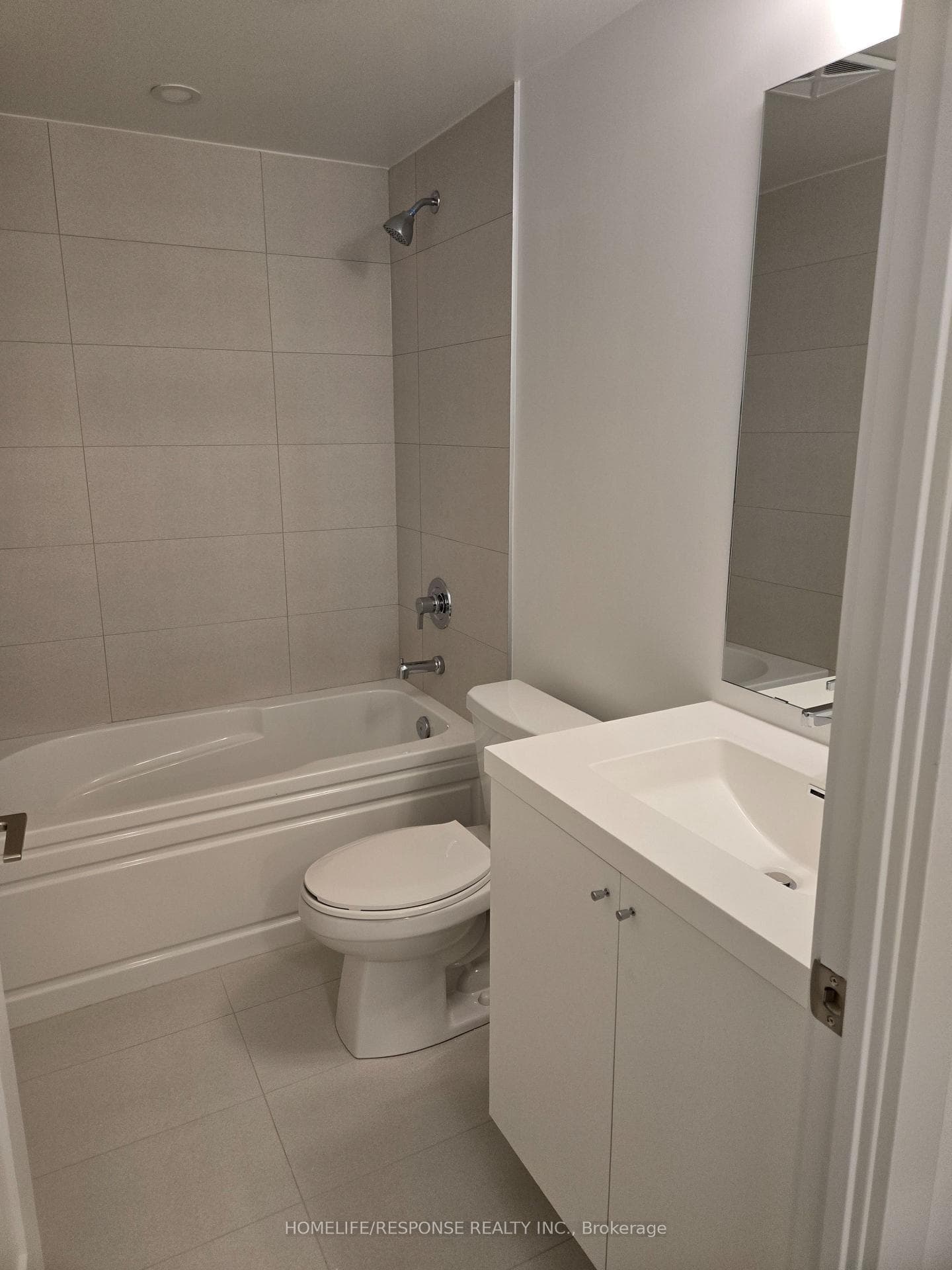 2545 Simcoe Street Unit 916 photo 4