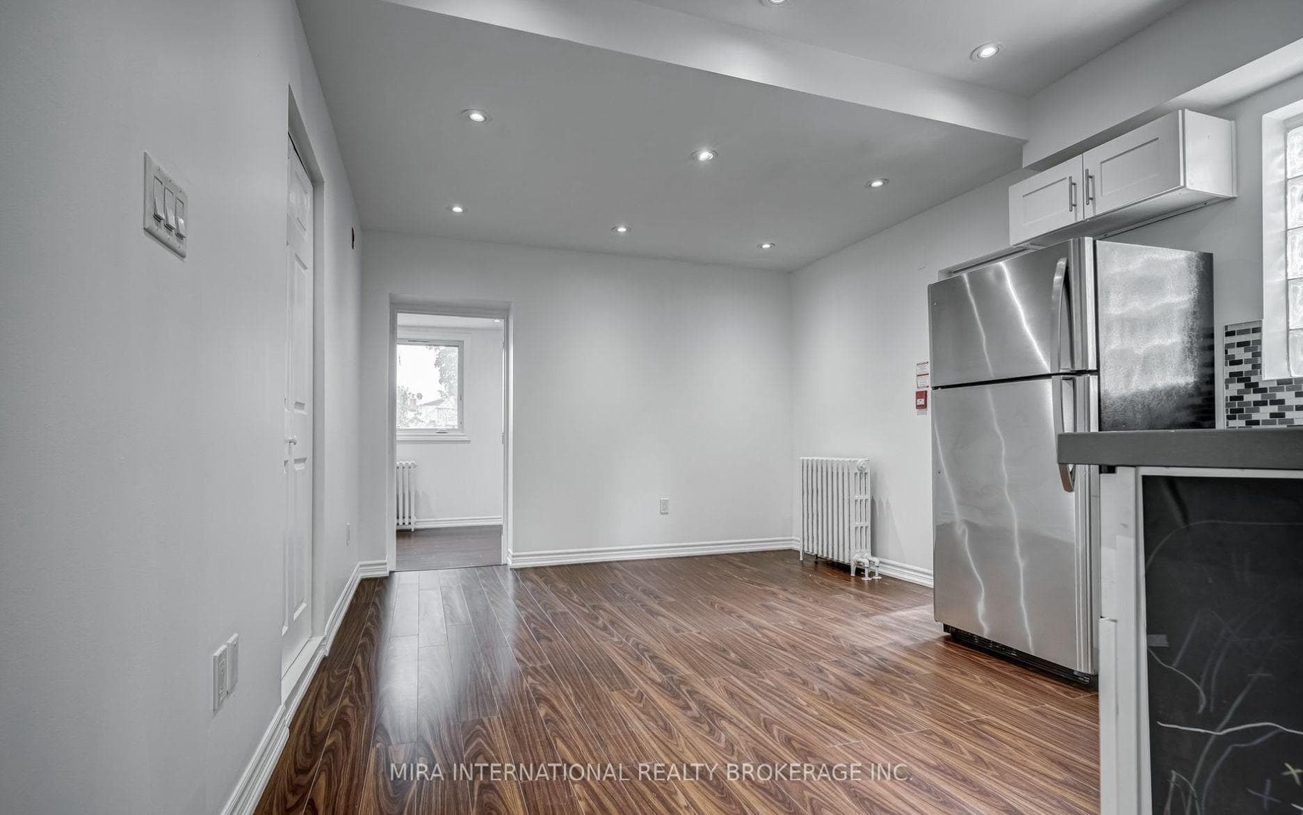 11 Laxton Avenue Unit 202 photo 6