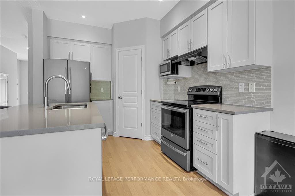 332 MELODIE Street photo 4
