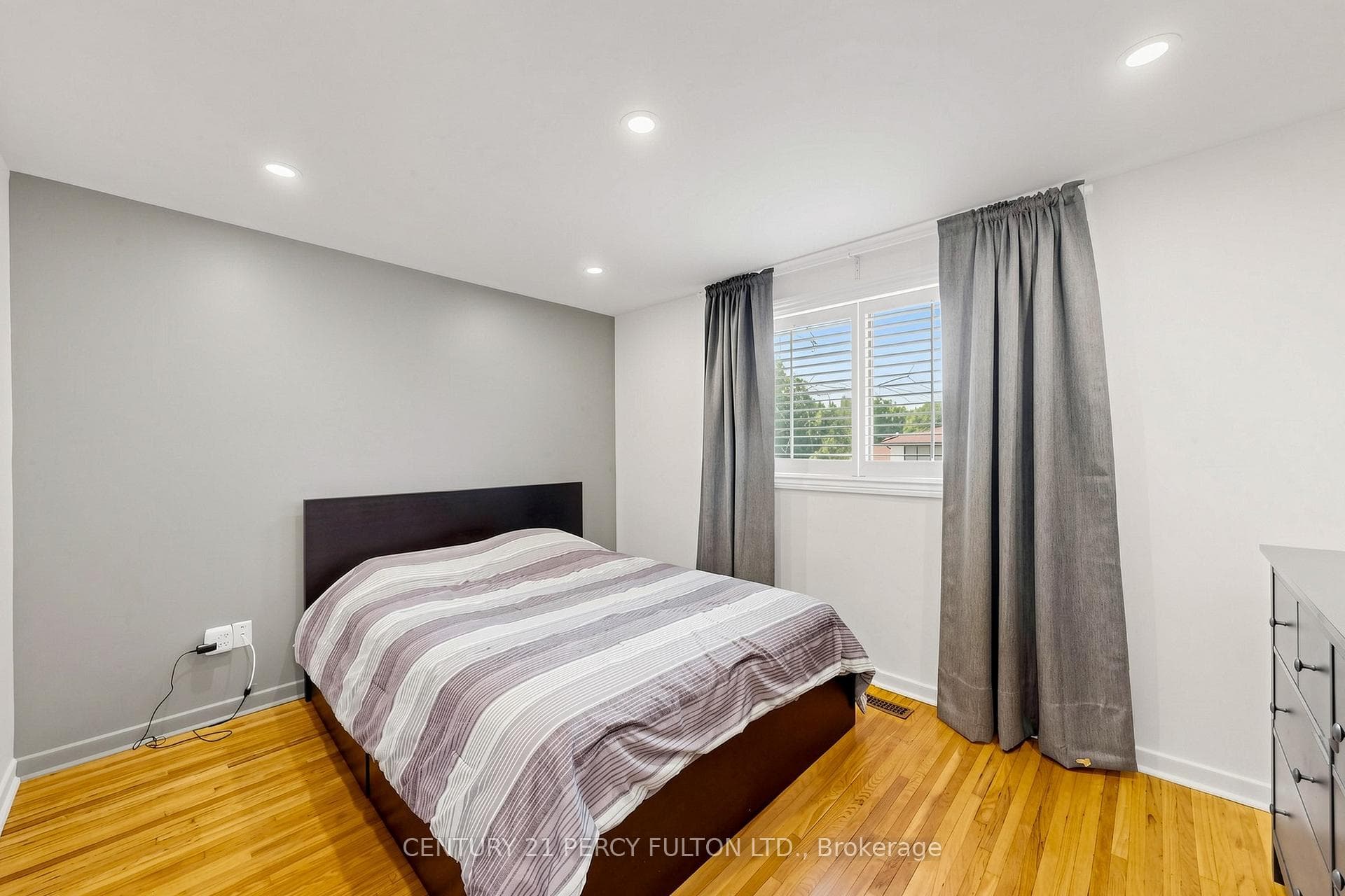 10 Devins Drive photo 28
