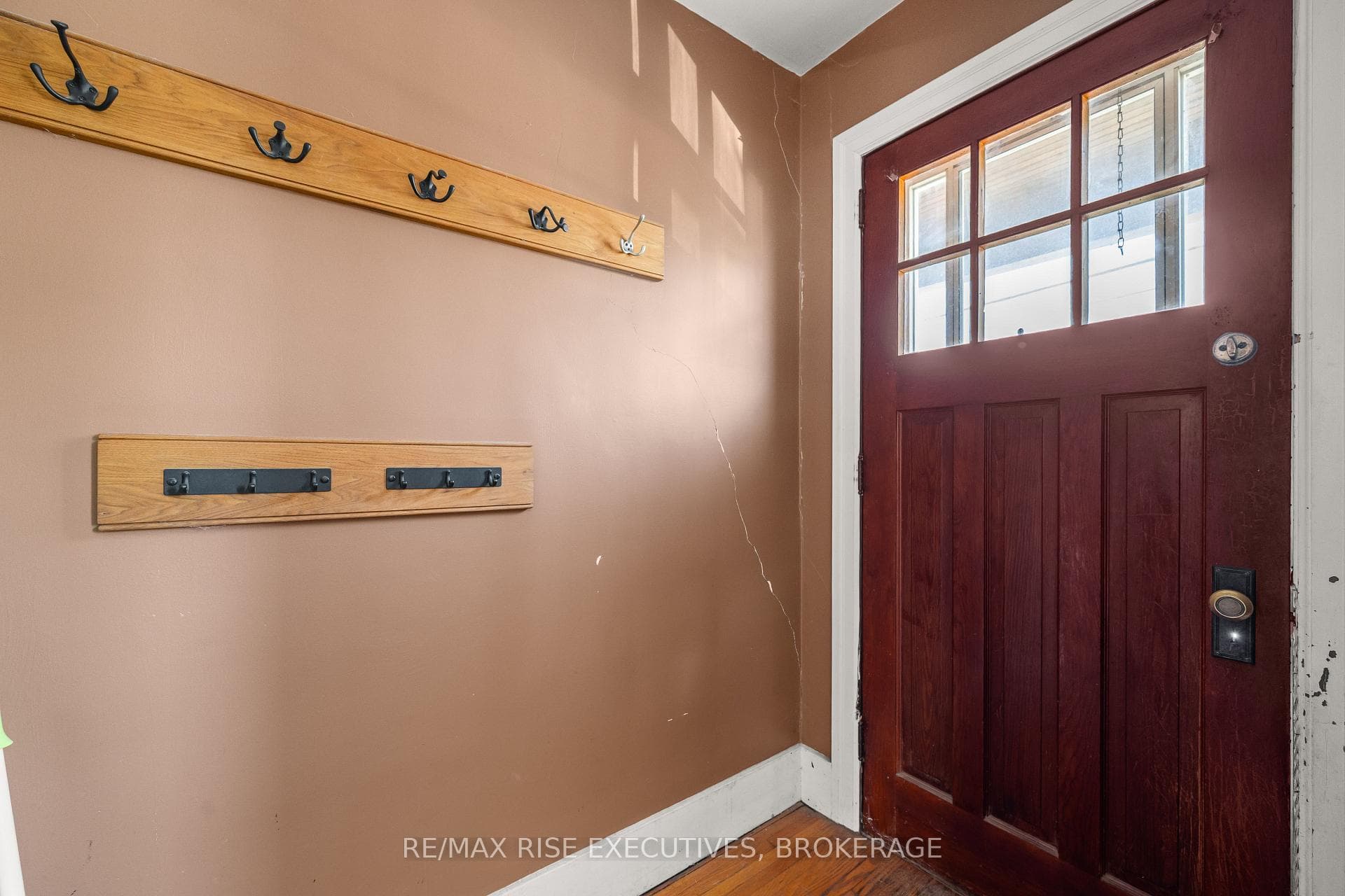 690 Johnson Street photo 8