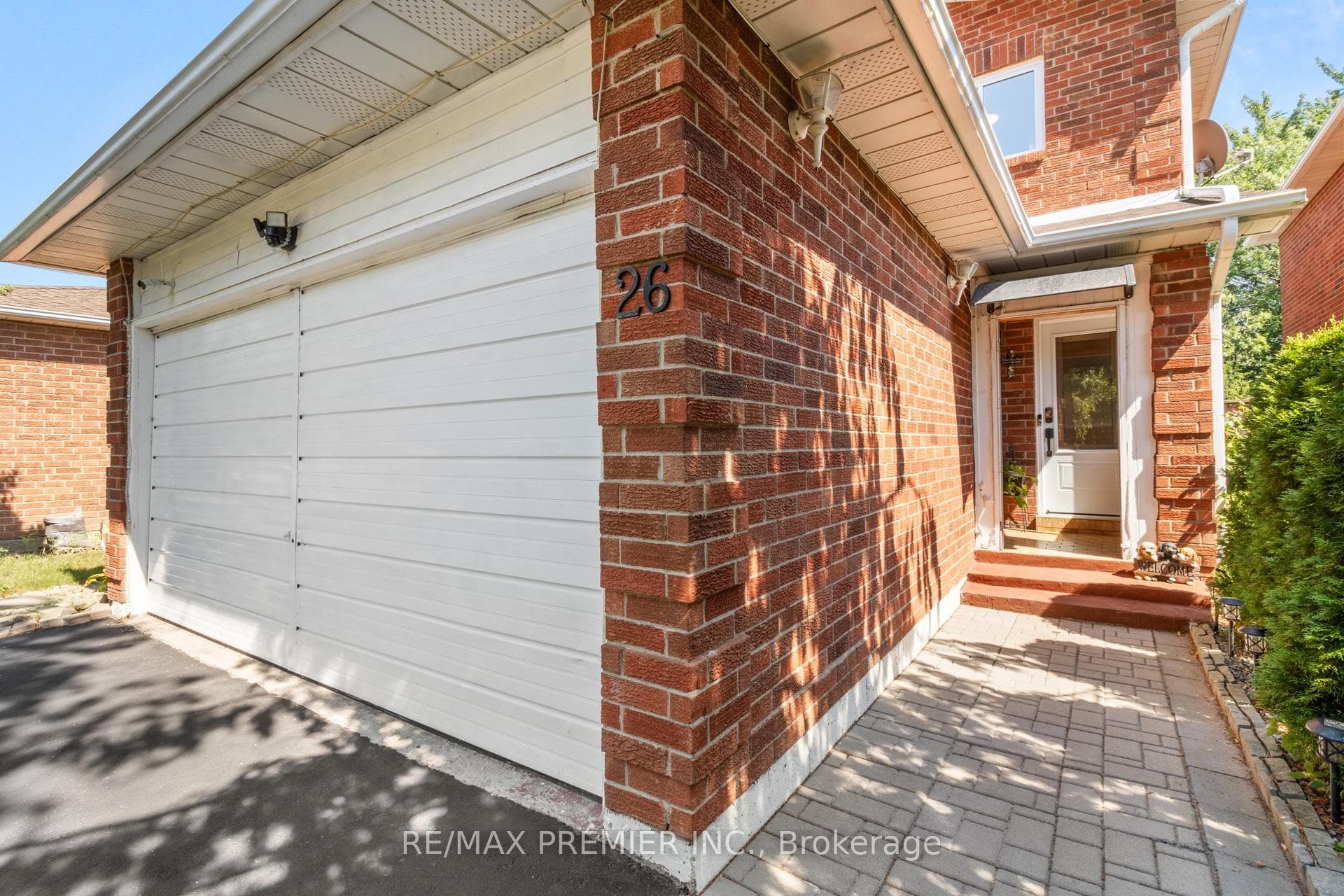 26 Ecclestone Drive photo 4