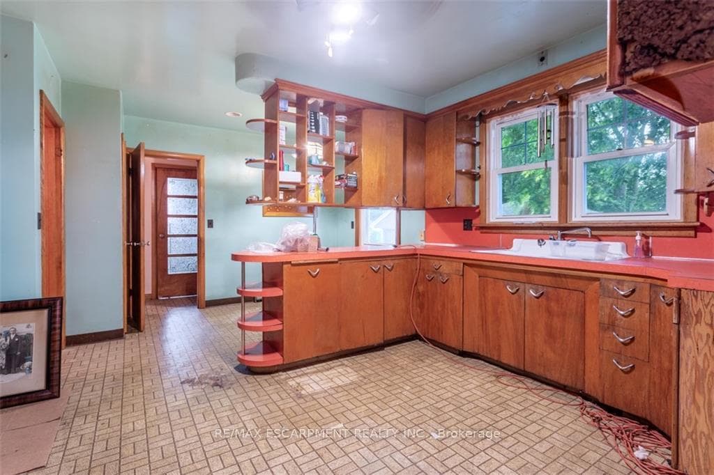 40 Pottruff Road photo 5