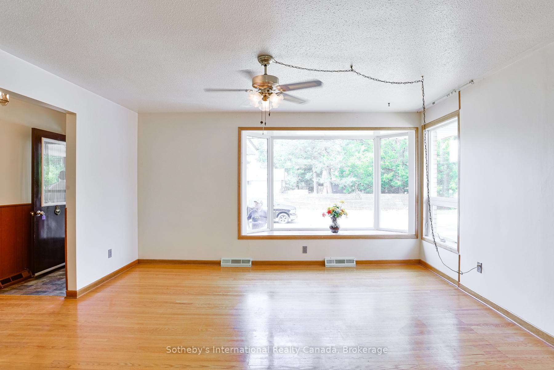 Spacious living room.