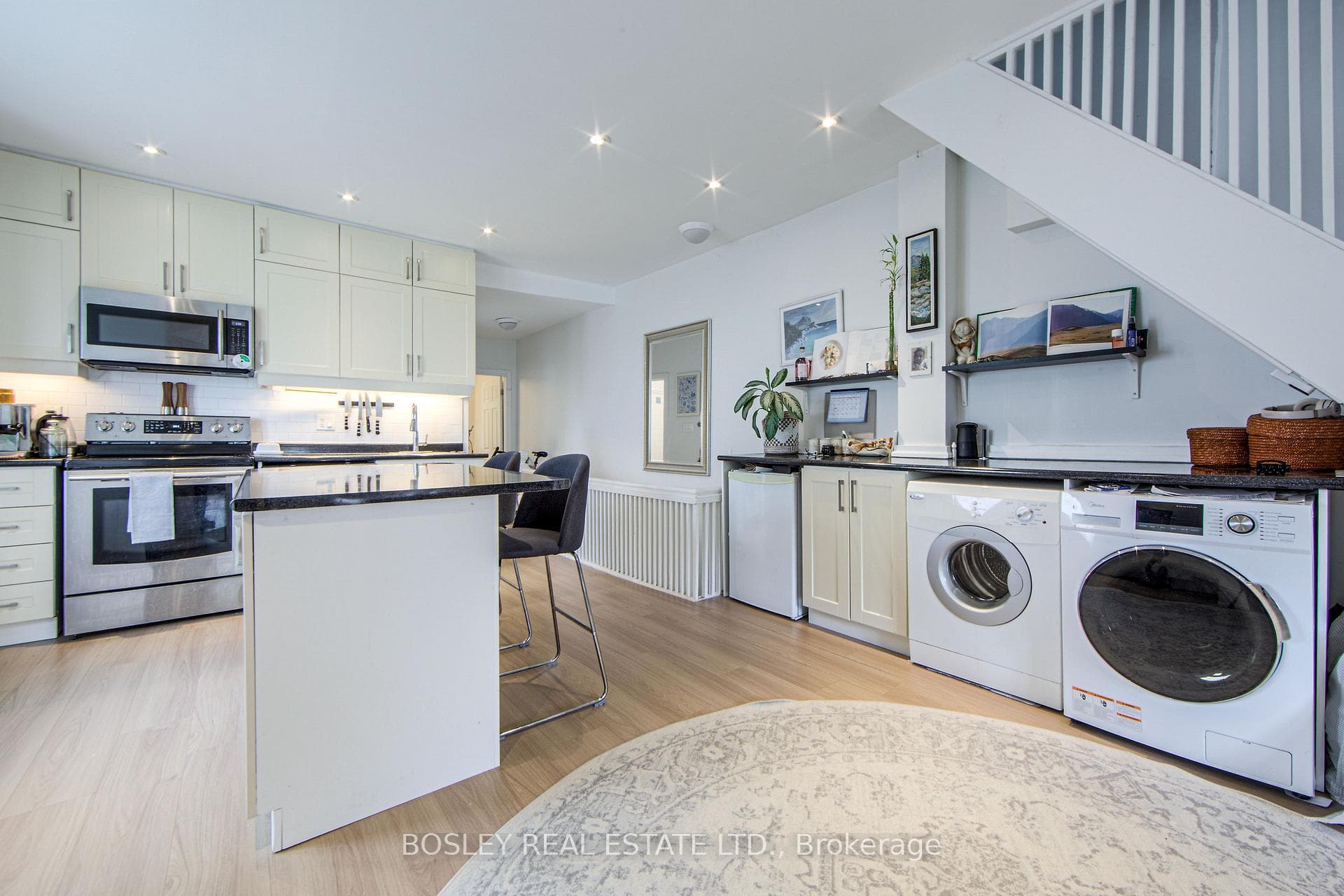 2 Dawson Avenue Unit Upper photo 7